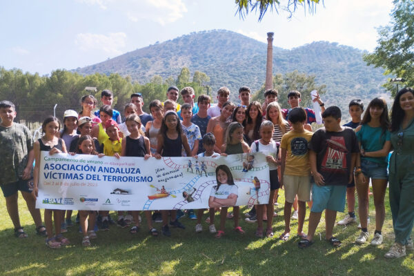 Foto de familia del campamento de verano